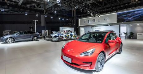 進(jìn)博的熱度上海的溫度 | 拆解版特斯拉亮相，上海超級工廠“搬”上展臺，數(shù)據(jù)與網(wǎng)絡(luò)服務(wù)成焦點(diǎn)